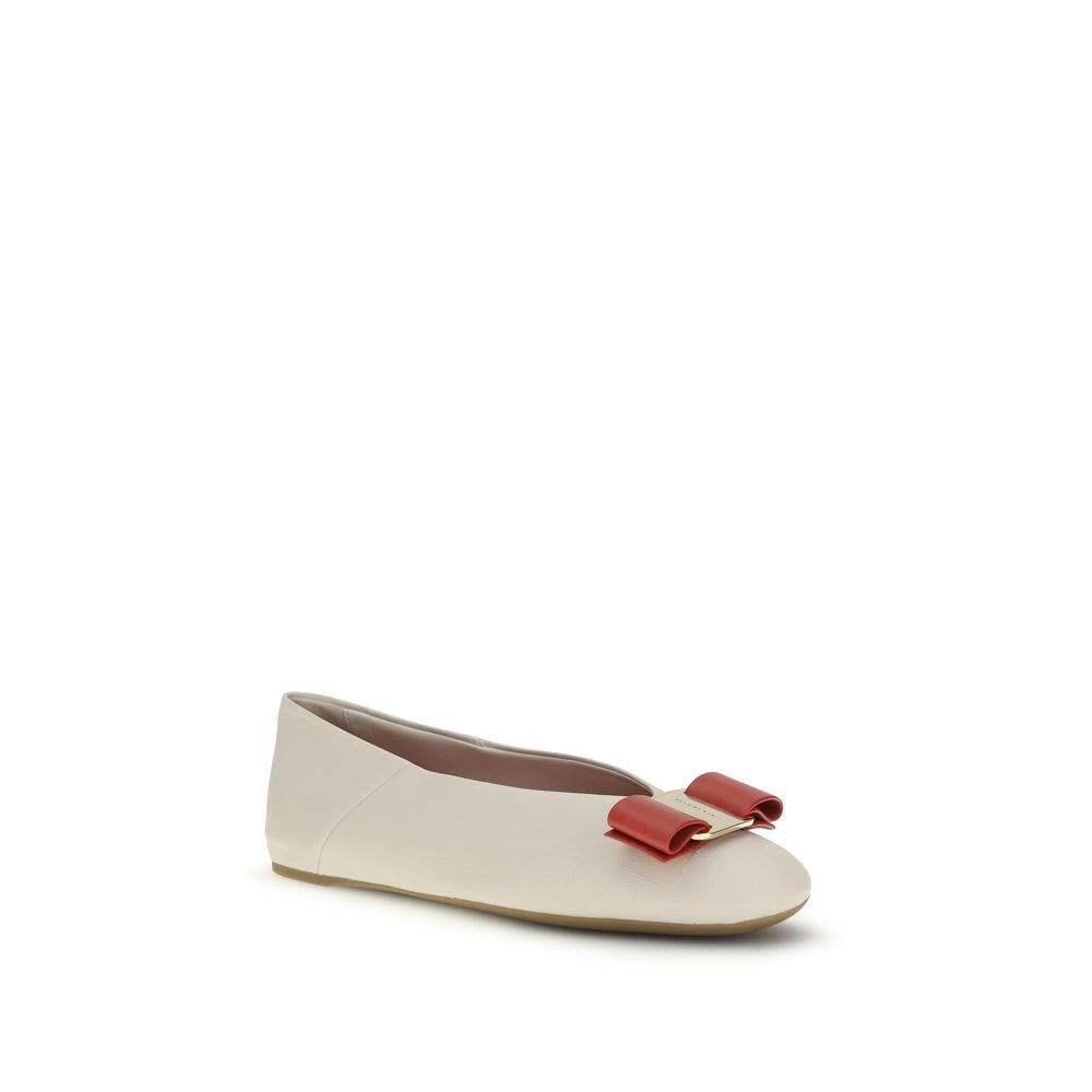 Ferragamo White Calf Leather Bos Taurus Ballet Flats - immagine 2